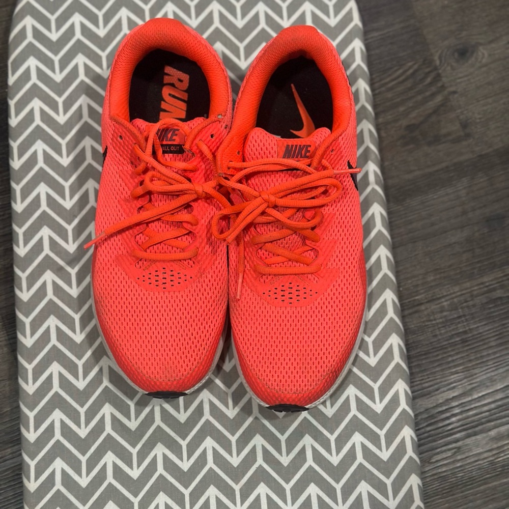 Nike, size 10 men’s